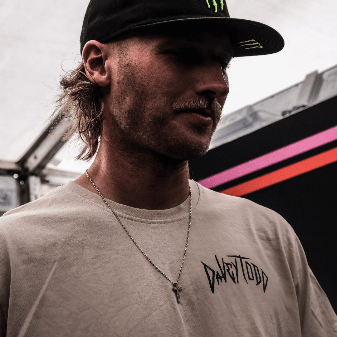Davey Todd ‘Lightning Bolt’ Beige Tee - Swagger & Jacks Ltd