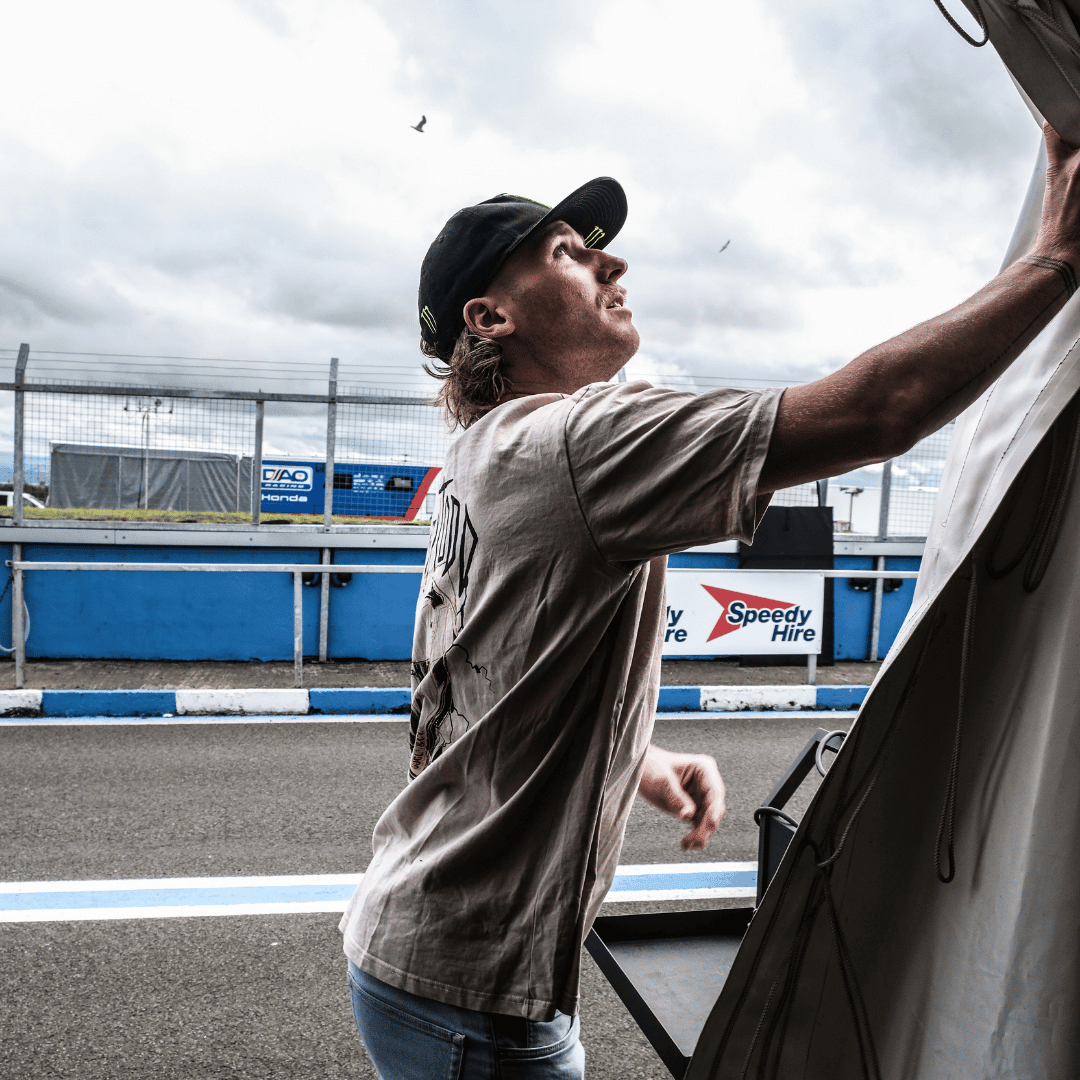 Davey Todd ‘Lightning Bolt’ Beige Tee - Swagger & Jacks Ltd